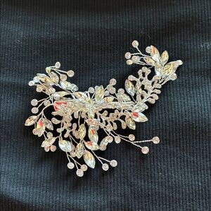 Elegant Silver Crystal Hairpiece